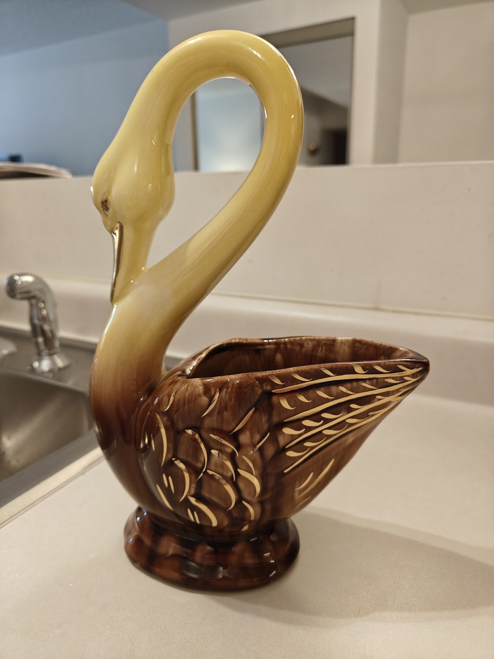 Ceramic Swan Decor/Planter